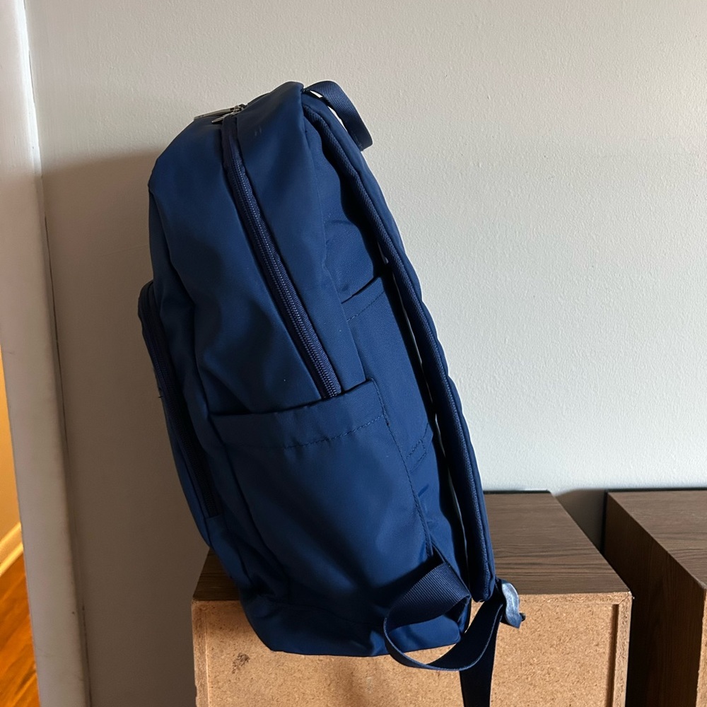 Open Story Backpack - Picture 7 of 7
